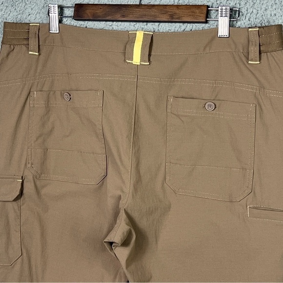Duluth Trading Men's Nylon Cargo Pants Tan/Brown Elastic Waist Size 18x33 - Picture 8 of 9